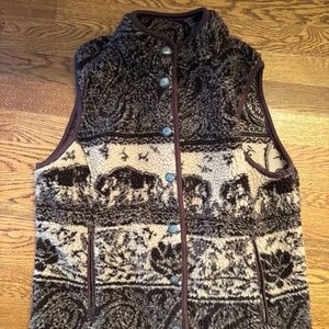 SHYANNE WOMEN'S BUFFALO PRINT SNAP SHERPA VEST